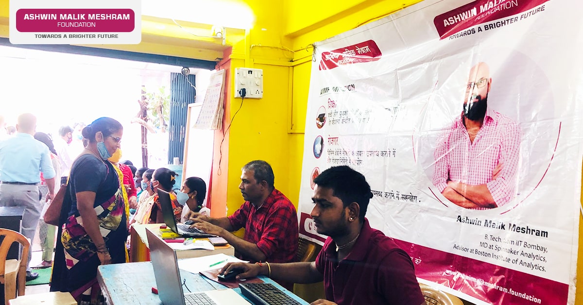 Ashwin Malik Meshram Foundation conducted Jandhan Drive in association with MLA Parag Alavani at Vile Parle