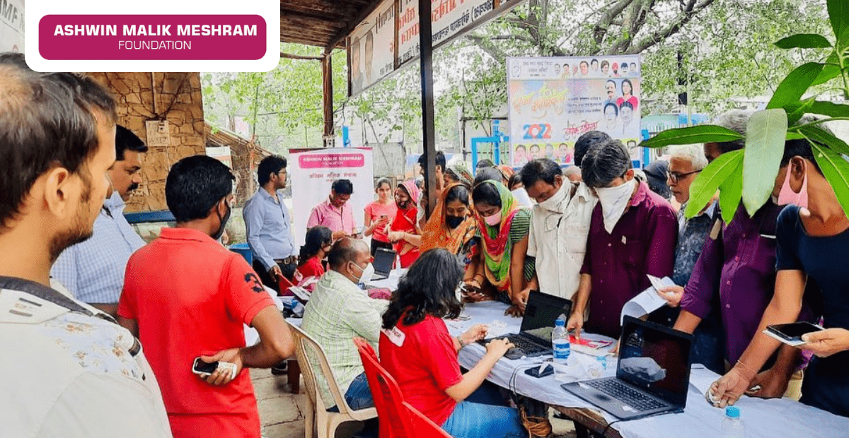 Ashwin Malik Meshram Foundation conducted an E-Shram Yojana Drive at SG Barve Marg, Kurla.