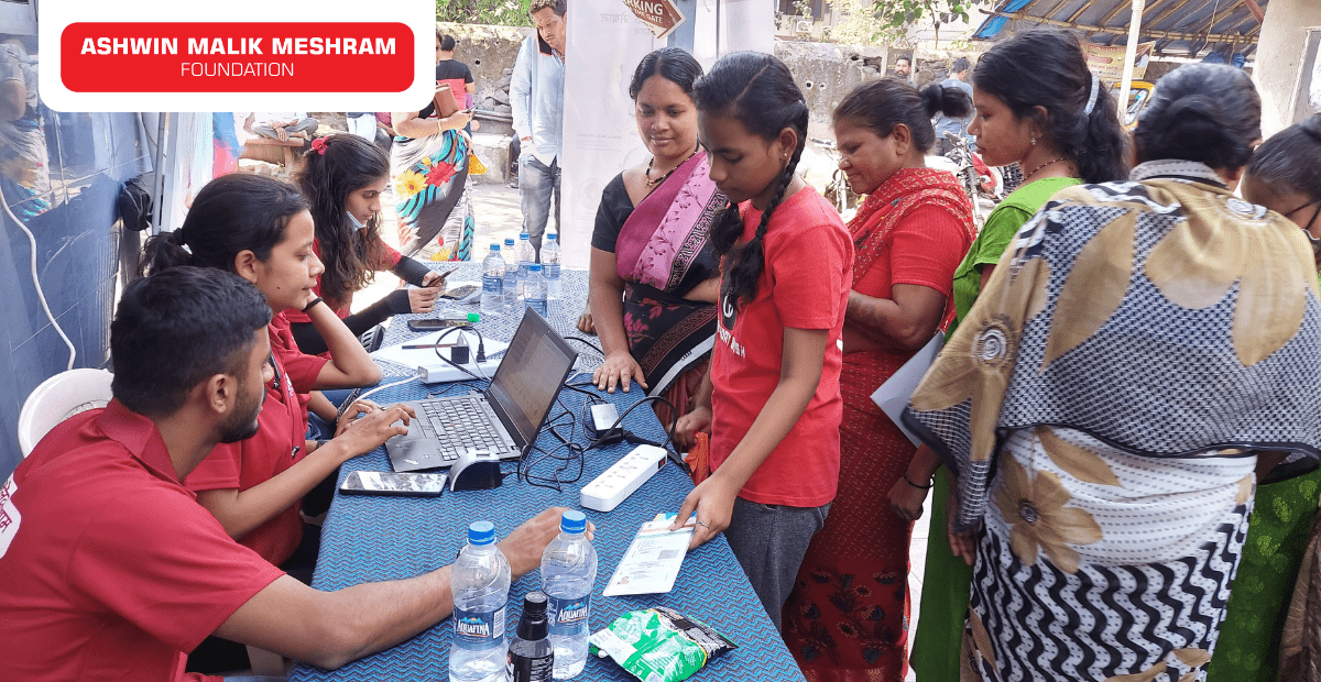 Ashwin Malik Meshram Foundation in association with Vanita Waghmare organised an E-Shram Yojana Camp at at Rahul Nagar, Chunabhatti.