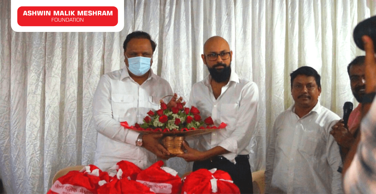 Ashwin Malik Meshram Foundation in association with MLA Ashish Shelar distributed 200 Festival Happiness kits to underprivileged kids at Santacruz.