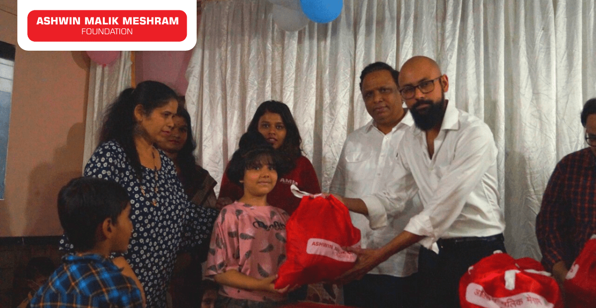Ashwin Malik Meshram Foundation in association with MLA Ashish Shelar distributed 200 Festival Happiness kits to underprivileged kids at Santacruz.