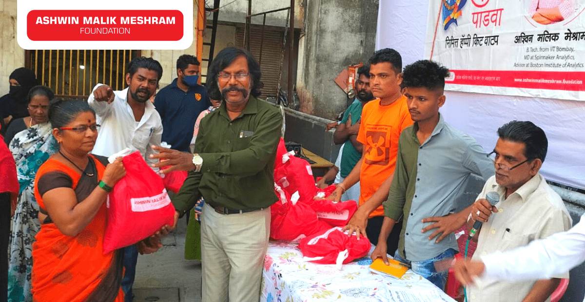 AMM Foundation Distributed 200+ Festival Happiness Kits to underprivileged People at Ali Dada Estate, Kurla (East).