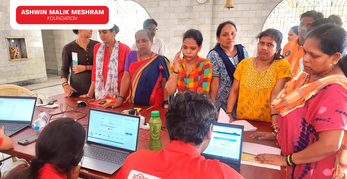 E-Shram Yojna Drive Conducted by AMM Foundation in association with Rashmi Indulkar at Kranti Nagar, Kurla.