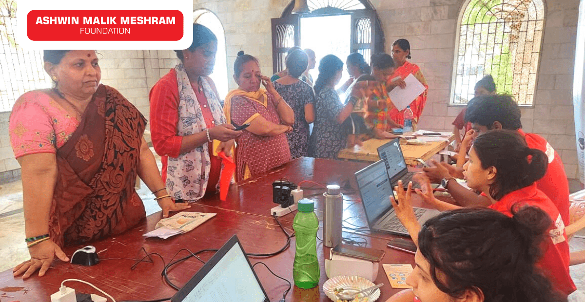 E-Shram Yojna Drive Conducted by AMM Foundation in association with Rashmi Indulkar at Kranti Nagar, Kurla.