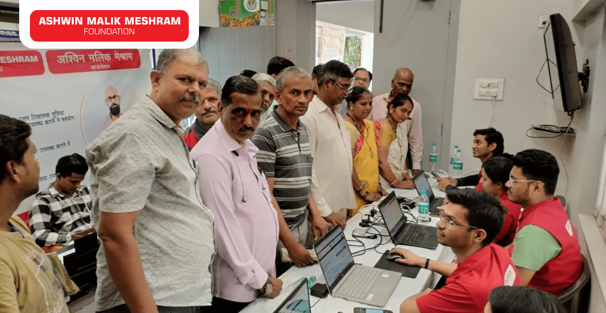 E-SHRAM YOJNA DRIVE CONDUCTED FOR UNORGANISED SECTOR WORKERS AT GOREGAON IN ASSOCIATION WITH MR. SUBHASH DESAI.