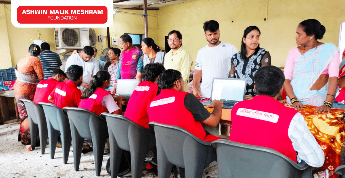 Ashwin Malik Meshram Foundation conducted an E-Shram Yojna Drive at Mahul, Chembur.