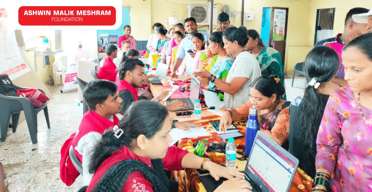 Ashwin Malik Meshram Foundation conducted an E-Shram Yojna Drive at Mahul, Chembur.