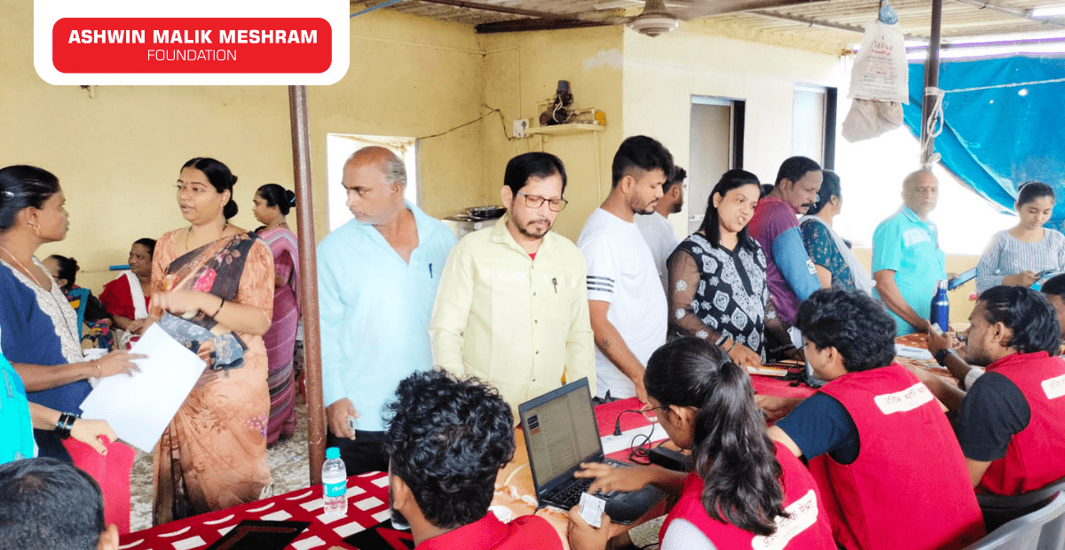 Ashwin Malik Meshram Foundation conducted an E-Shram Yojna Drive at Mahul, Chembur.