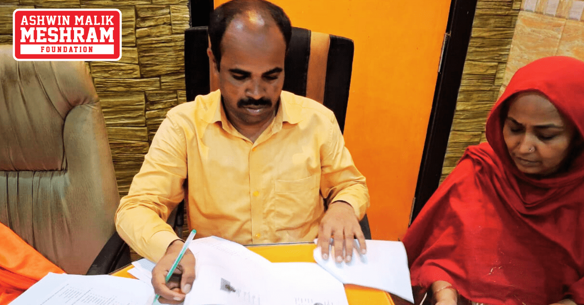 Ayushman Bharat Yojana and Majhi Ladki Bahin Yojana camp conducted by Meshram Foundation in Shivsena Shakha No.165.