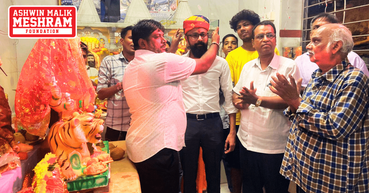 Mr. Meshram visited the Shri Baba Ram Dev Mitra Mandal to take Maa Durga’s blessings and felicitated by Mandal Committee Members in rajasthani traditions.